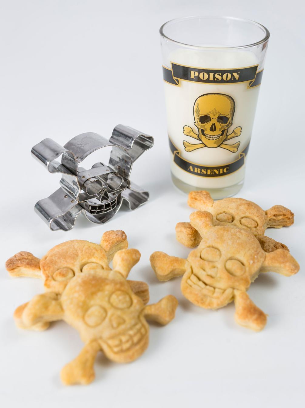 Skull & Crossbones Biscuit Cutter